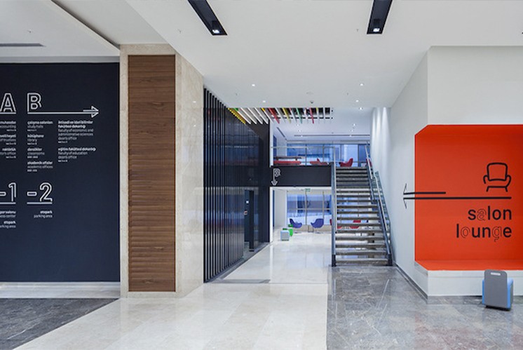 清晰、獨(dú)特的標(biāo)識設(shè)計(jì)讓教學(xué)樓更具魅力