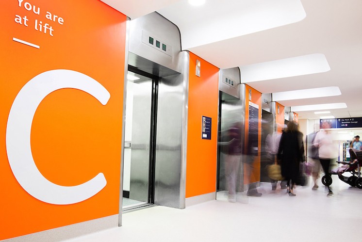 如何應(yīng)用顏色增加標(biāo)識系統(tǒng)的方向感與高級感？